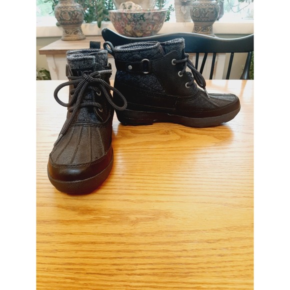 UGG Australia Event all weather boots. - Picture 2 of 5